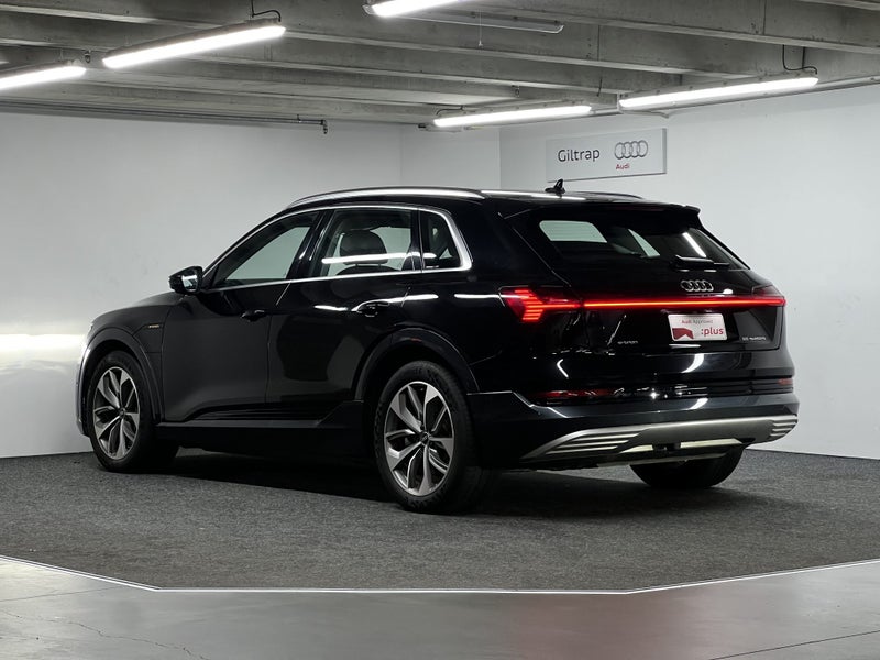 2021 Audi e-tron ET 55 quattro image 4