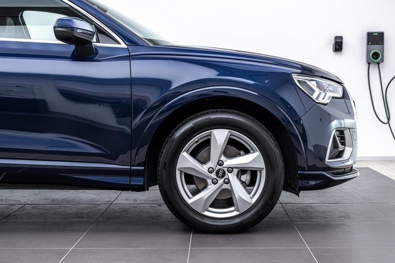 2021 Audi Q3 35 TFSI ADVANCED image 4