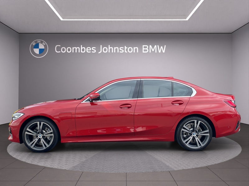 2021 BMW 330e Luxury Line PHEV image 2