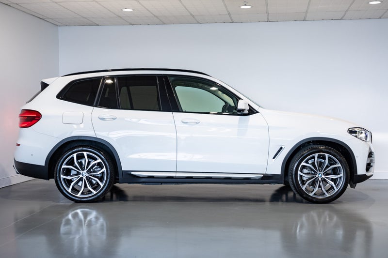 2021 BMW X3 xDrive30e xLine image 4