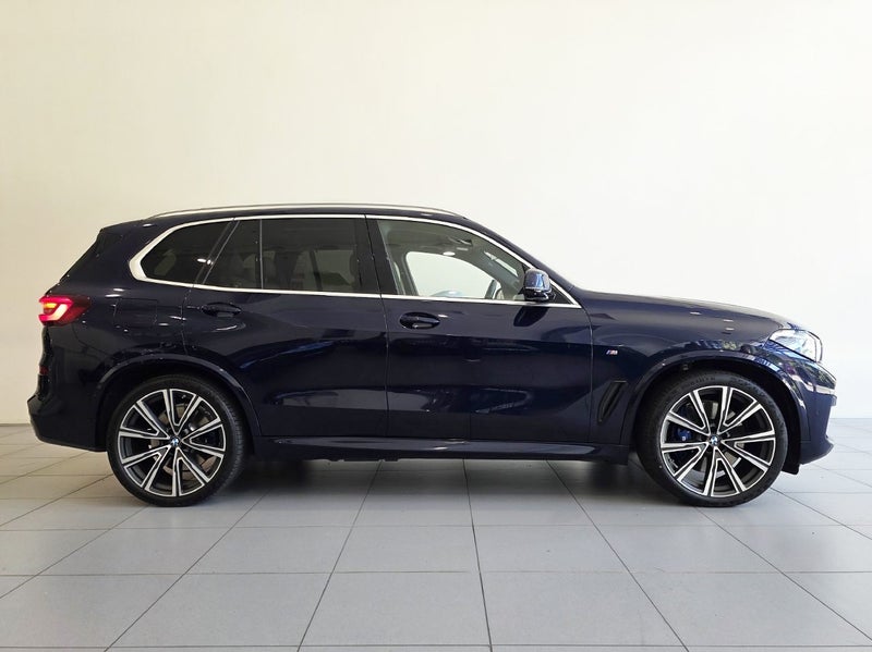 2021 BMW X5 xDrive45e iPerformance M-Sport +Com... image 3