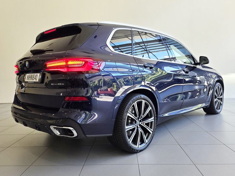2021 BMW X5 xDrive45e iPerformance M-Sport +Com... image 4