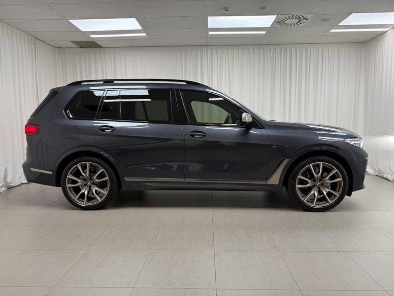 2021 BMW X7 M50d M Performance image 2