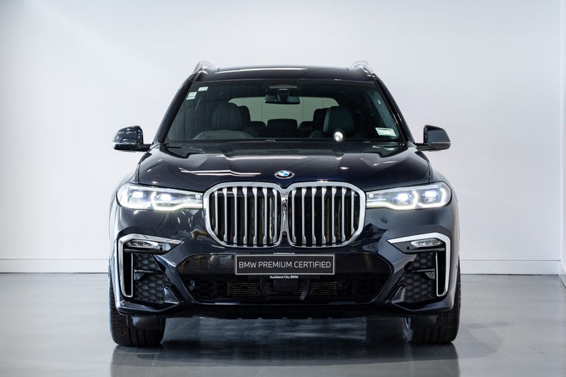 2021 BMW X7 xDrive40i M Sport image 3