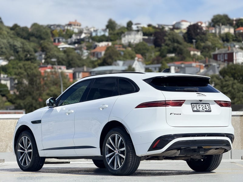 2021 Jaguar F-PACE P250 R-Dynamic SE image 2