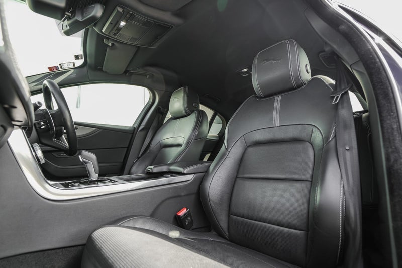 2021 Jaguar XE P250 R-Dynamic SE image 3