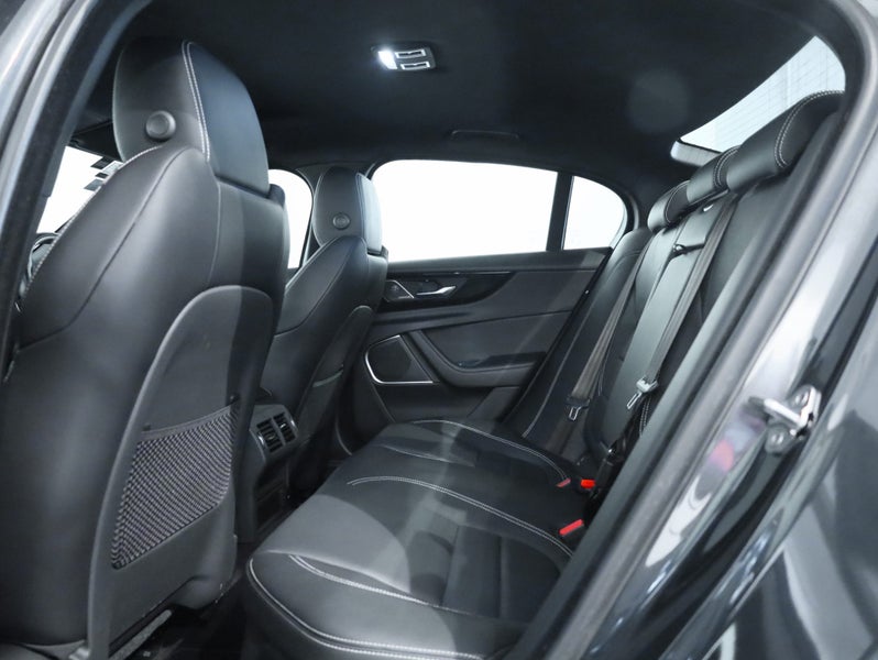 2021 Jaguar XE P250 R-Dynamic Se image 5