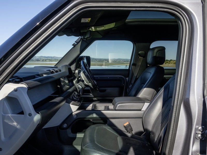 2021 Land Rover Defender 110 D240 SE 2.0DT image 3
