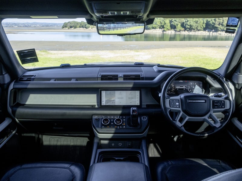 2021 Land Rover Defender 110 D240 SE 2.0DT image 4