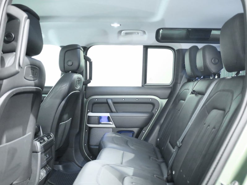 2021 Land Rover Defender 110 D240 SE, 4WD, 2 YE... image 5