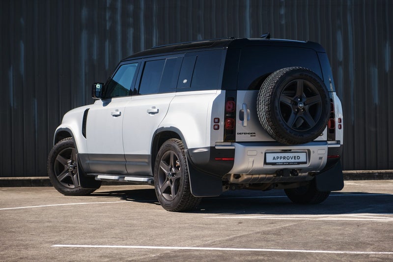 2021 Land Rover Defender 110 D300 HSE image 2