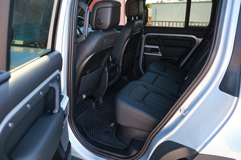 2021 Land Rover Defender 110 D300 HSE image 3