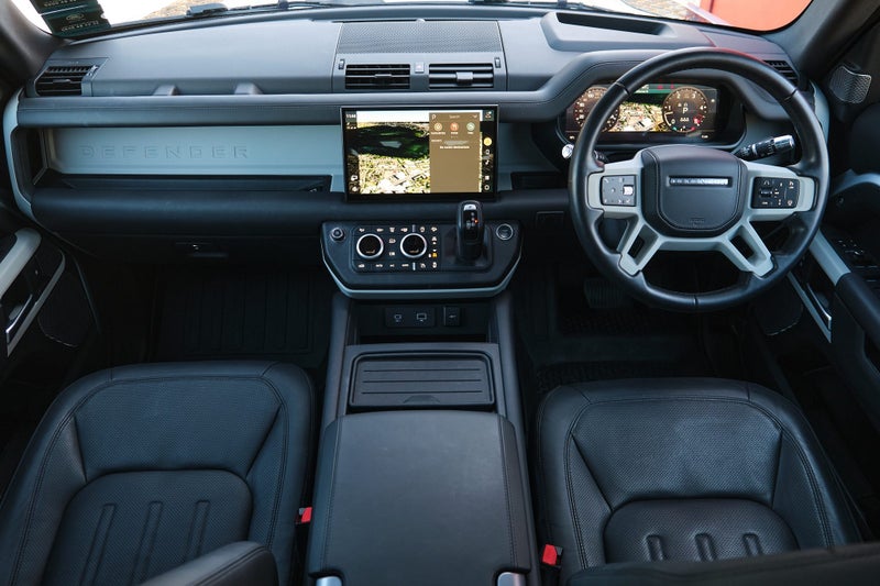 2021 Land Rover Defender 110 D300 HSE image 4