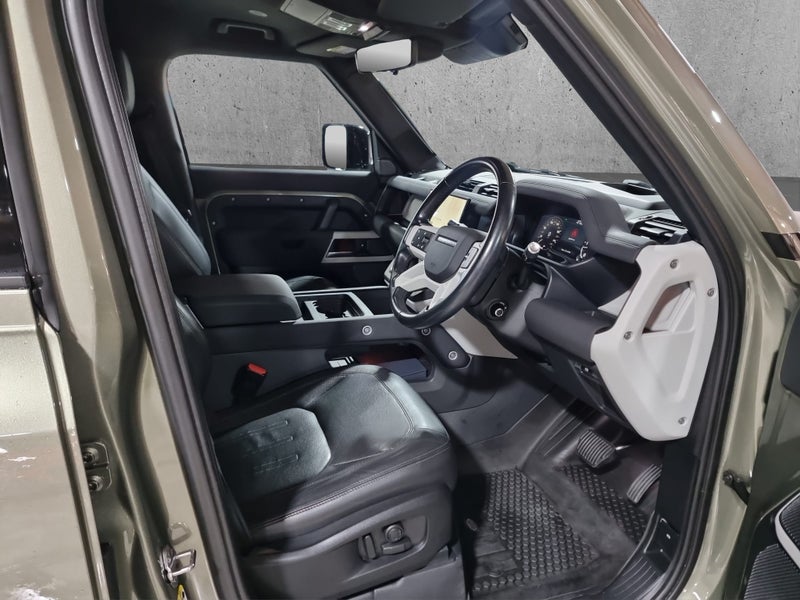 2021 Land Rover Defender 110 D300 SE 3.0TDI image 2