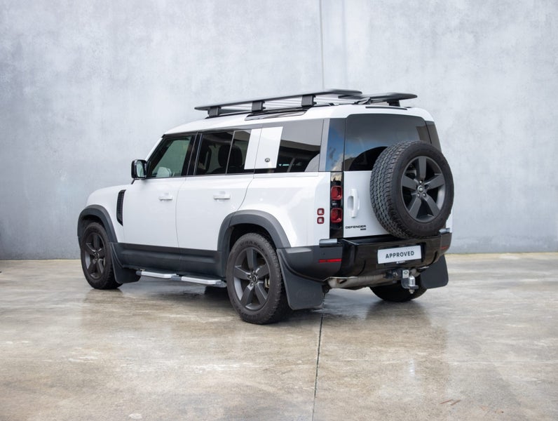 2021 Land Rover Defender 110 D300 SE image 2