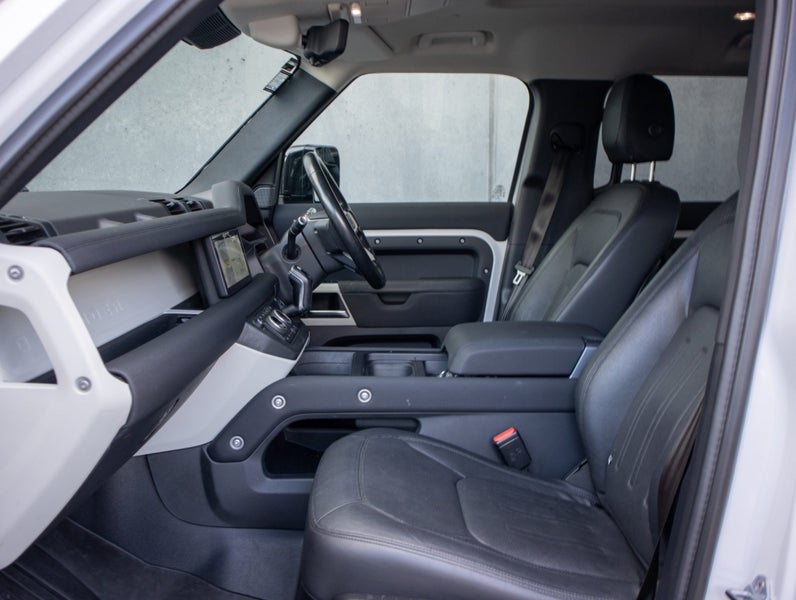 2021 Land Rover Defender 110 D300 SE image 3
