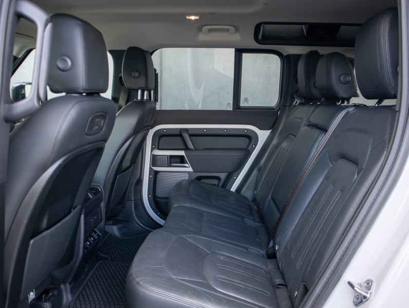 2021 Land Rover Defender 110 D300 SE image 5
