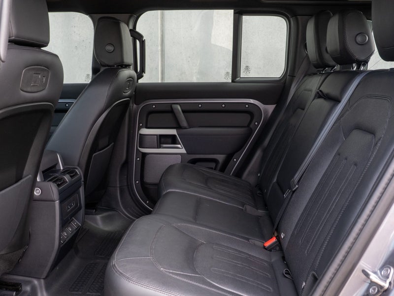 2021 Land Rover Defender 110 D300 SE image 5