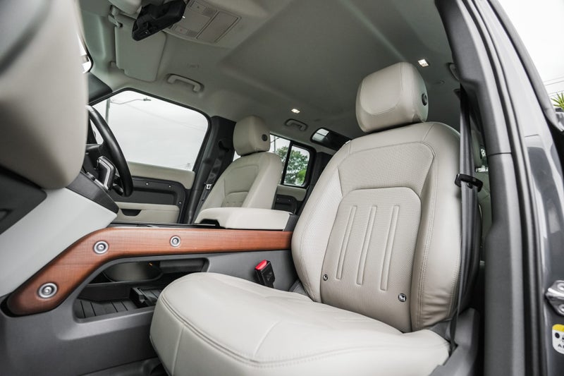 2021 Land Rover Defender 110 P400 SE image 3