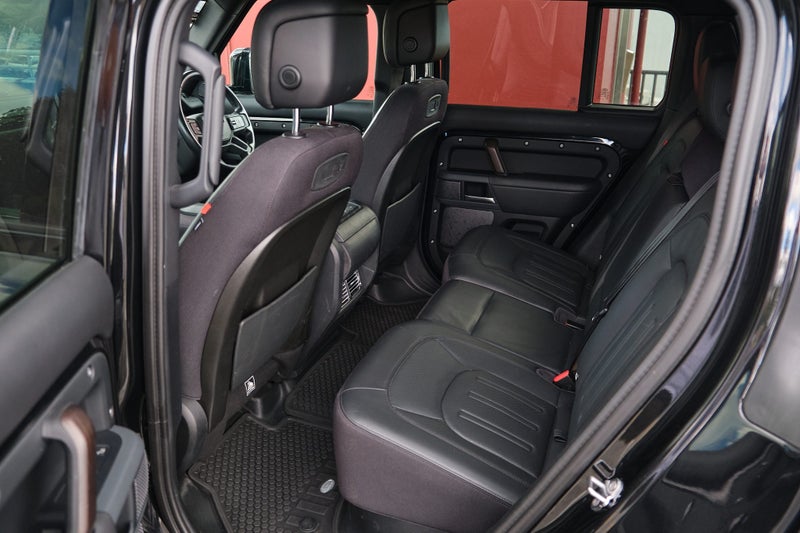 2021 Land Rover Defender 110 P400 X image 3