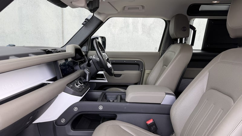 2021 Land Rover Defender 90 D240 Se image 3