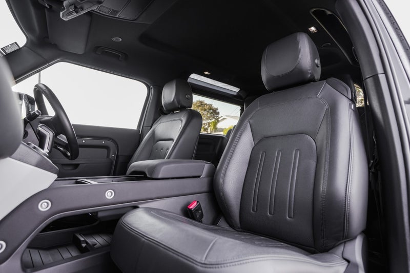 2021 Land Rover Defender 90 P300 SE image 3