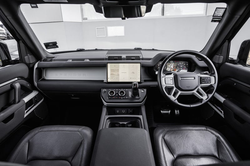 2021 Land Rover Defender 90 P300 SE image 4