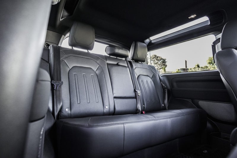 2021 Land Rover Defender 90 P300 SE image 5