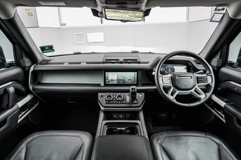 2021 Land Rover Defender 90 P400 HSE image 4
