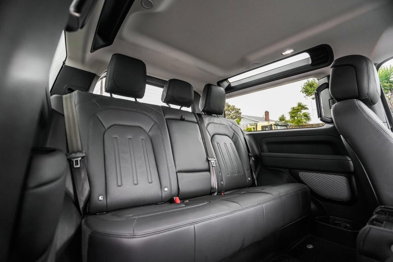 2021 Land Rover Defender 90 P400 HSE image 5