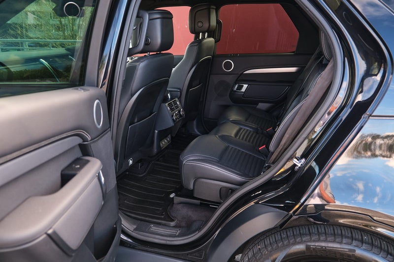2021 Land Rover Discovery D250 R-Dynamic SE image 3