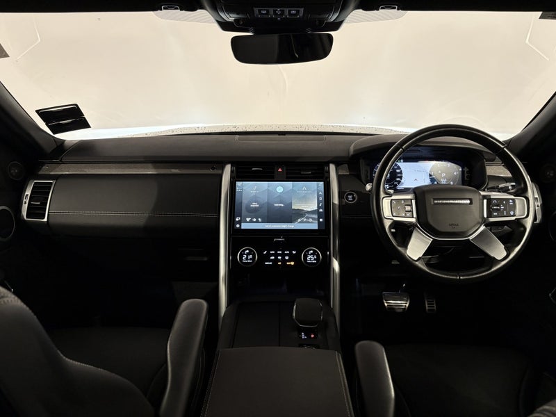 2021 Land Rover Discovery D250 R-DYNAMIC SE, 4W... image 4
