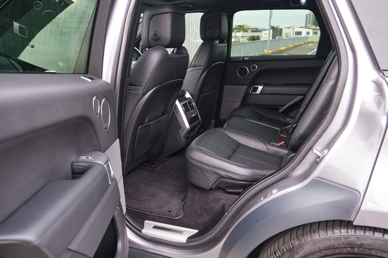 2021 Land Rover Range Rover Sport D300 HSE Dynamic image 4