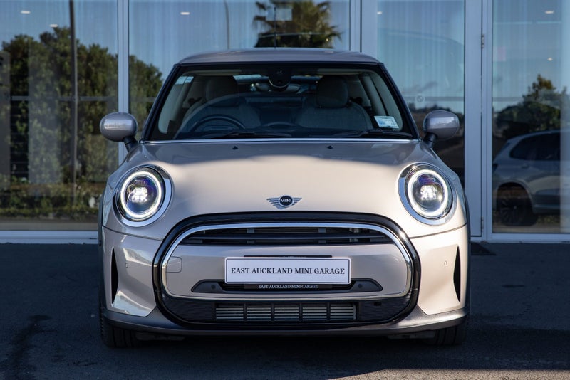 2021 MINI Cooper 3 Door Classic image 2