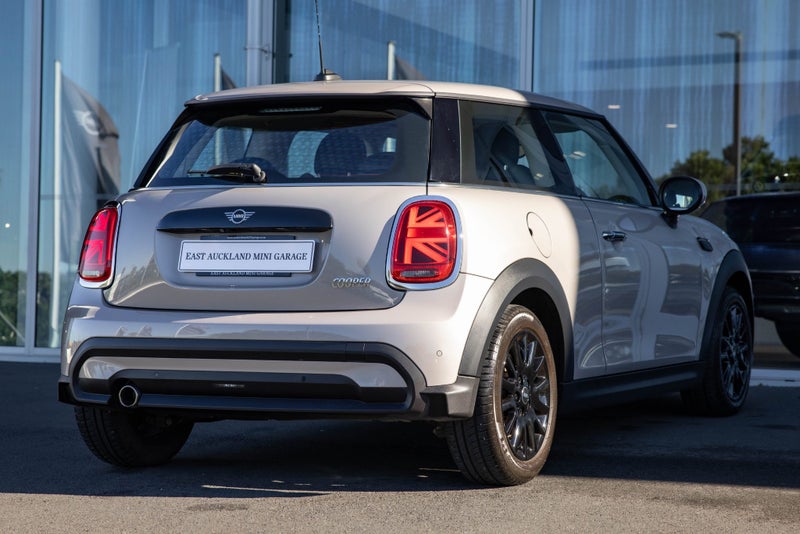 2021 MINI Cooper 3 Door Classic image 5