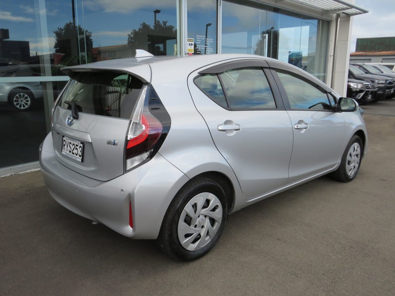 2021 Toyota Aqua 1.5 Hybrid S Business Package... image 5