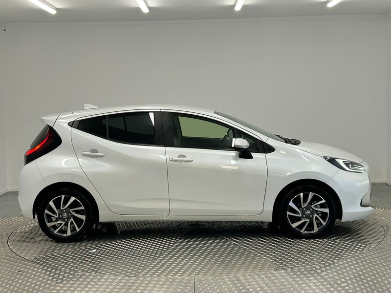 2021 Toyota Aqua 1.5 Hybrid Z image 2