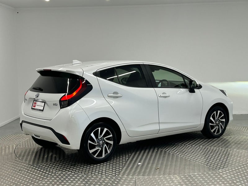 2021 Toyota Aqua 1.5 Hybrid Z image 3