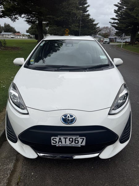 2021 Toyota Aqua 1.5 L Automatic Hybrid Hatch image 2