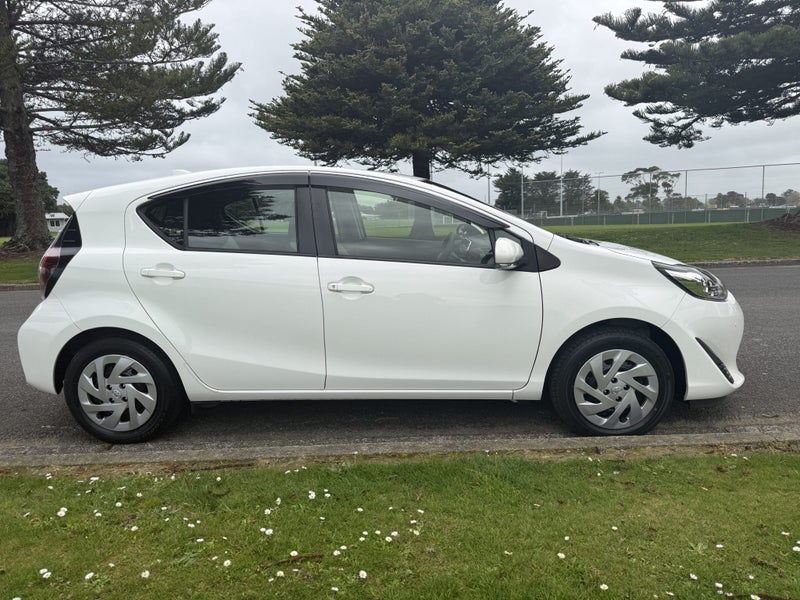 2021 Toyota Aqua 1.5 L Automatic Hybrid Hatch image 5
