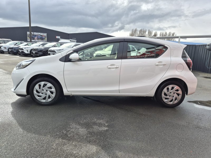 2021 Toyota Aqua 1.5 L Automatic Hybrid Hatch image 5