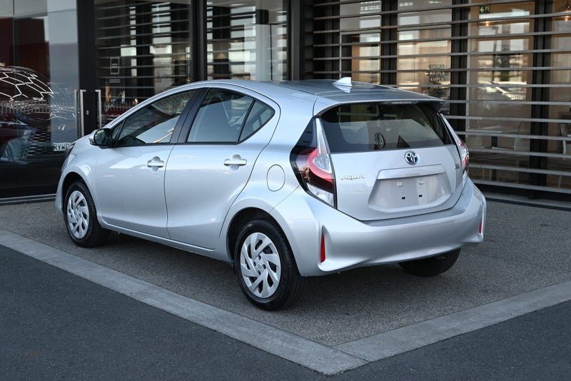 2021 Toyota Aqua 1.5 Petrol Hybrid L FWD Hatchback image 2