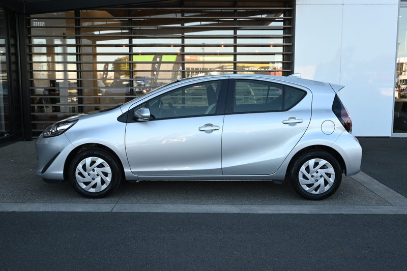 2021 Toyota Aqua 1.5 Petrol Hybrid L FWD Hatchback image 3