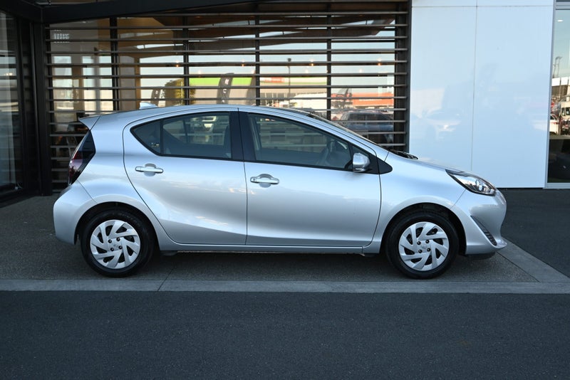 2021 Toyota Aqua 1.5 Petrol Hybrid L FWD Hatchback image 5