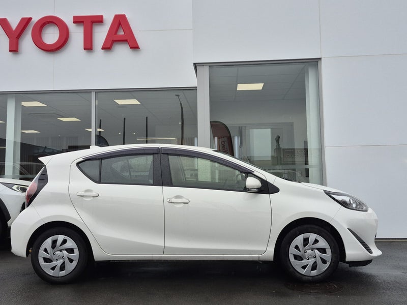 2021 Toyota Aqua 1.5P HYBRID Auto L image 2