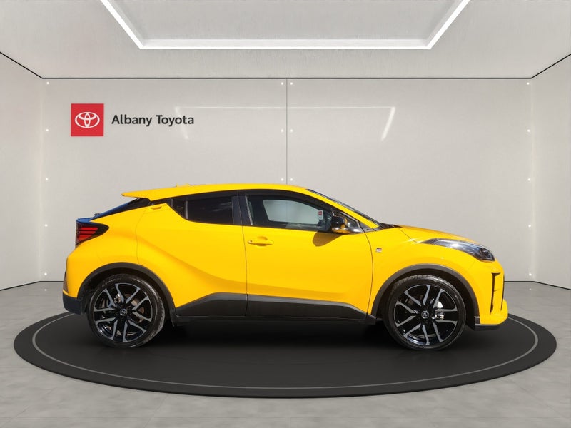 2021 Toyota C-HR Gr image 2