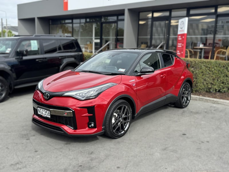 2021 Toyota C-HR GR Sport HYBRID, Push Start image 3