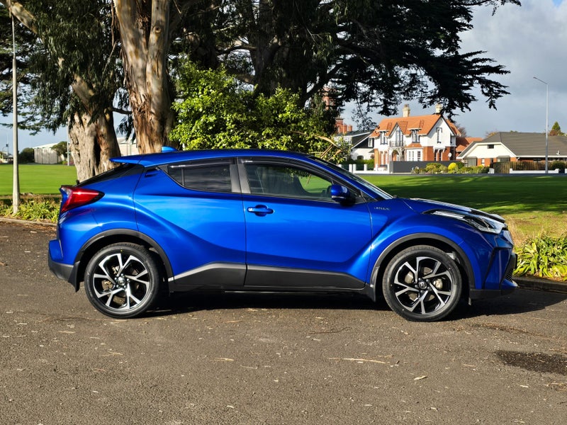 2021 Toyota C-HR Hybrid image 2