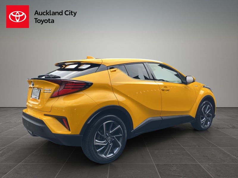 2021 Toyota C-HR Limited 1.8P HV ECVT FWD SUV/5... image 3