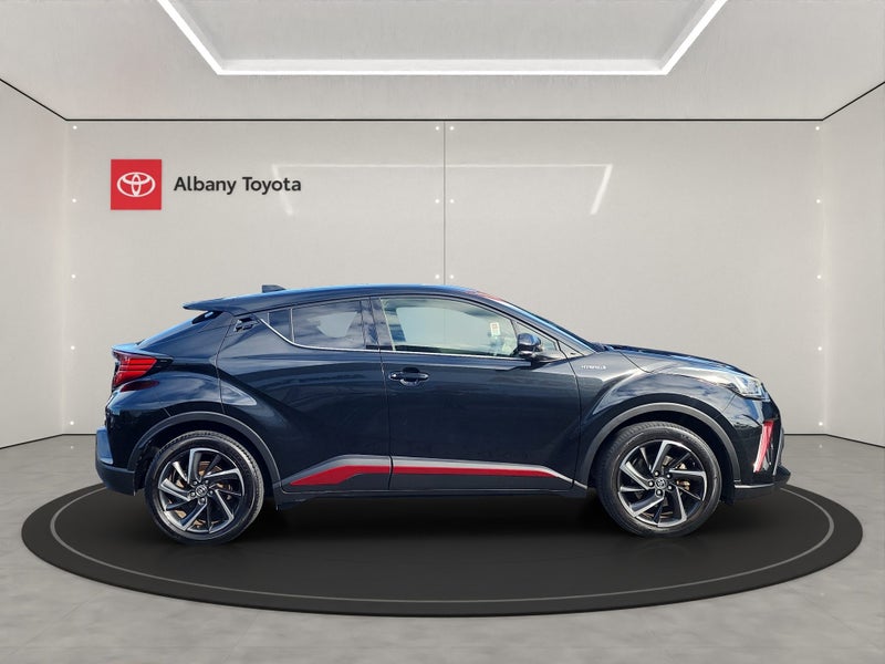 2021 Toyota C-HR Limited 1.8P HV ECVT FWD SUV/5... image 2